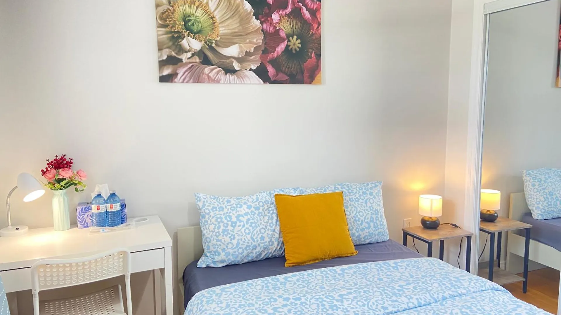 Sunny House - Main Floor, Free Parking, In Toronto Hotel Guest house