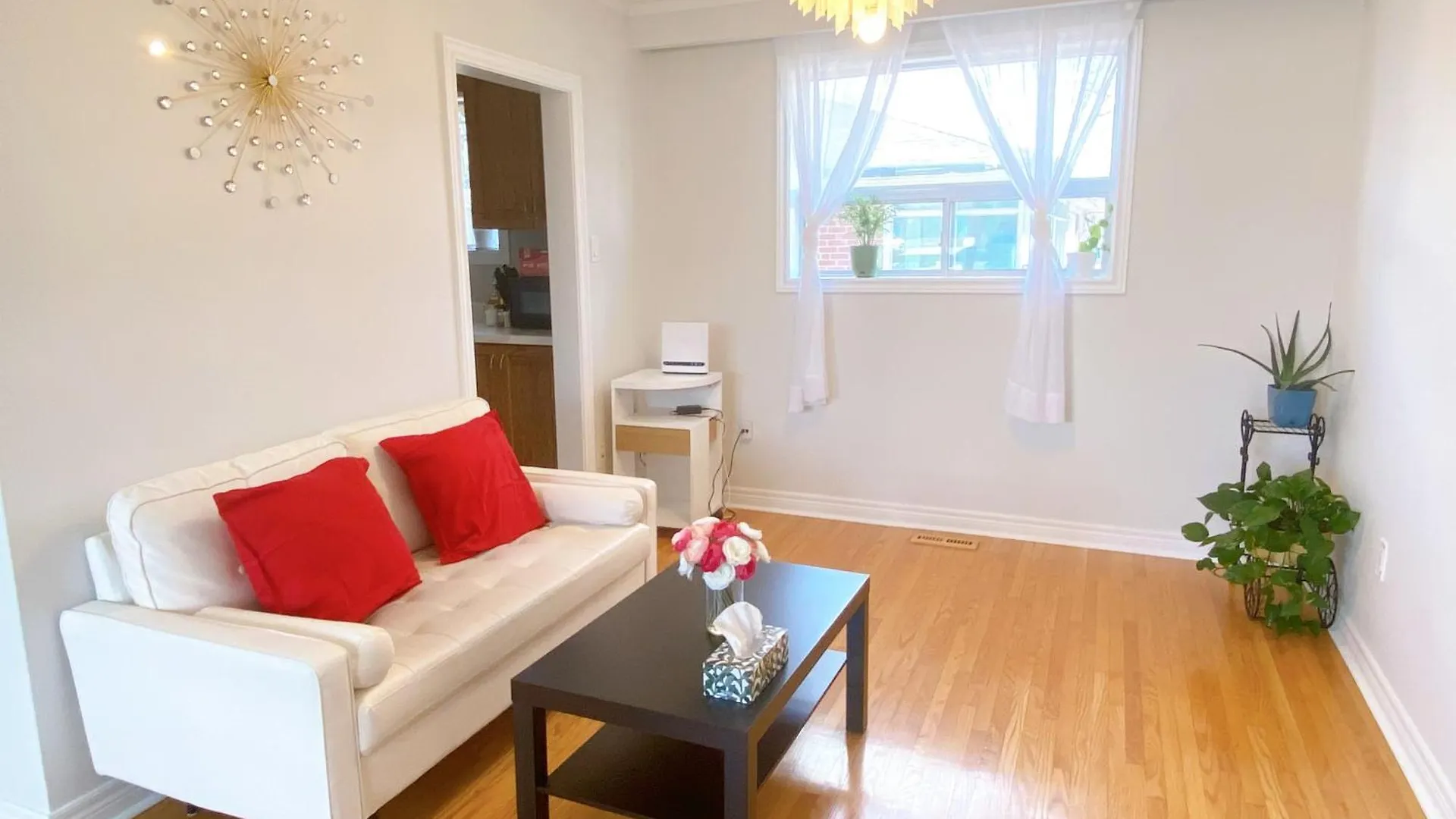 Casa de hóspedes Sunny House - Main Floor, Free Parking, In Toronto Hotel