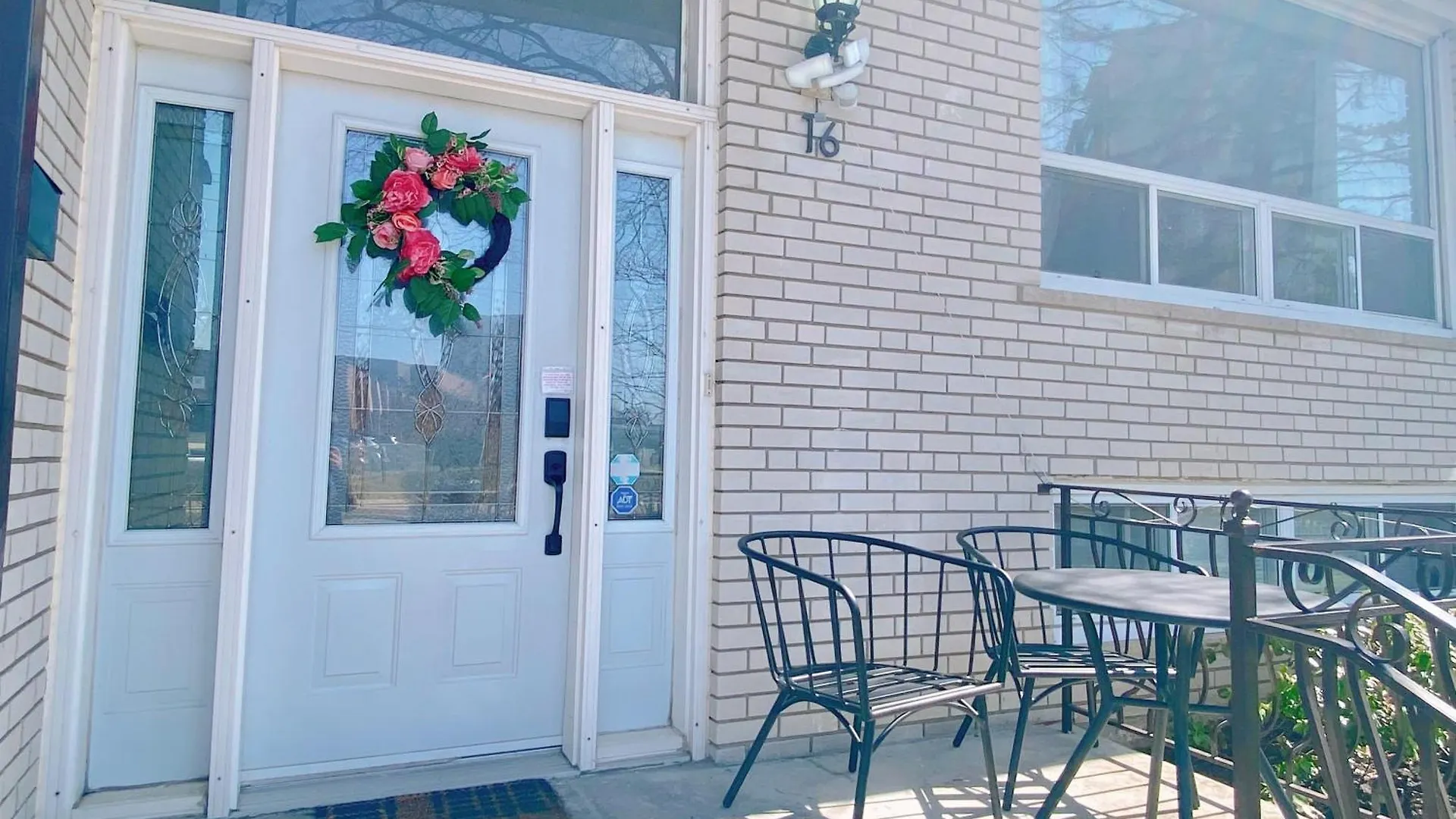 Casa de hóspedes Sunny House - Main Floor, Free Parking, In Toronto Hotel