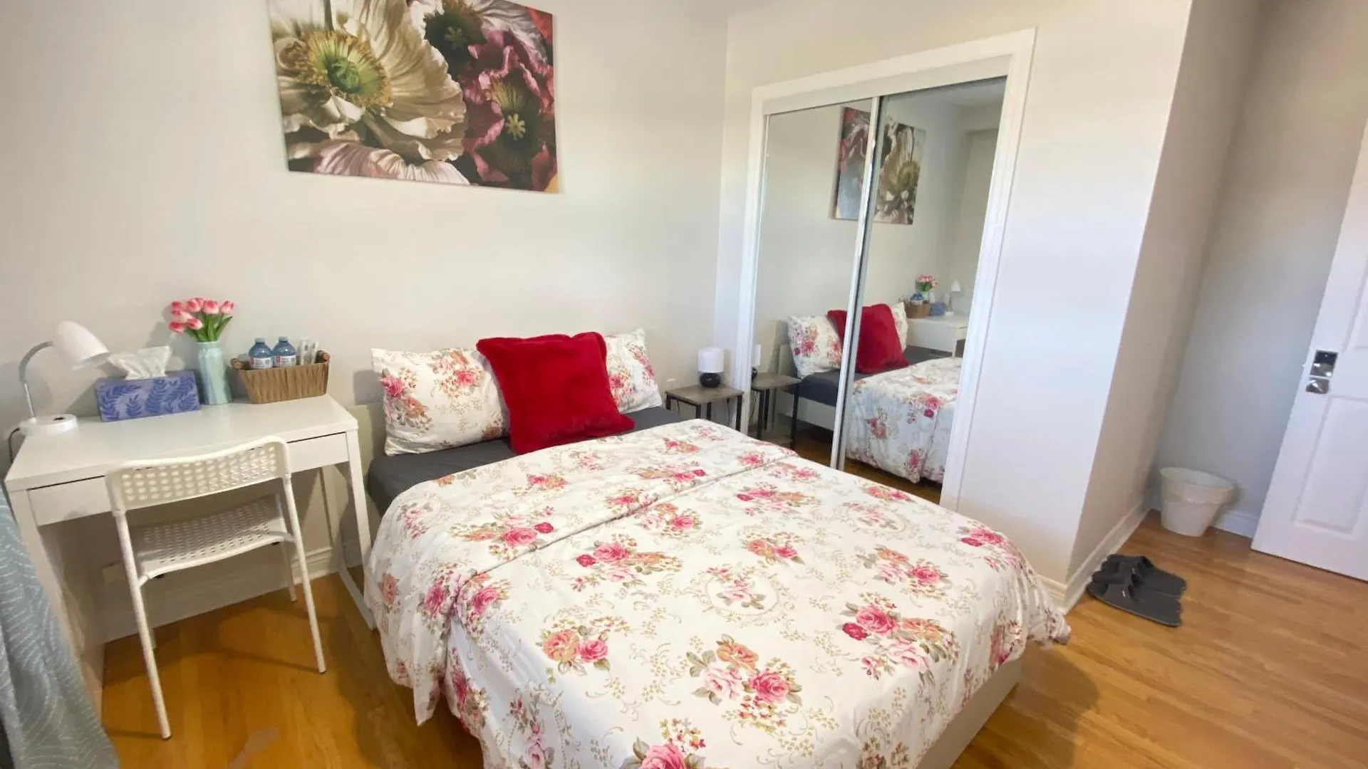 Sunny House - Main Floor, Free Parking, In Toronto Hotel Canadá